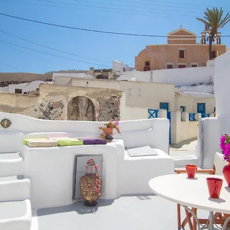 Anatoli Cave House-by Thireon Holiday home