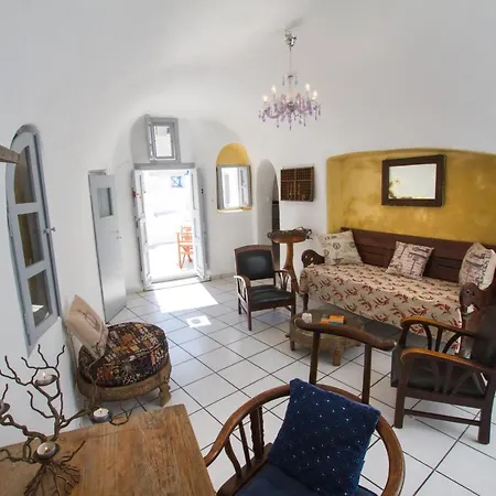 Anatoli Cave House-by Thireon Holiday home *